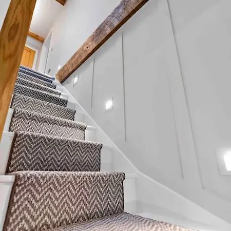 بيت للعطل Luxury Barn With Hot Tub & Cinema Room, Nr Skipton Lothersdale