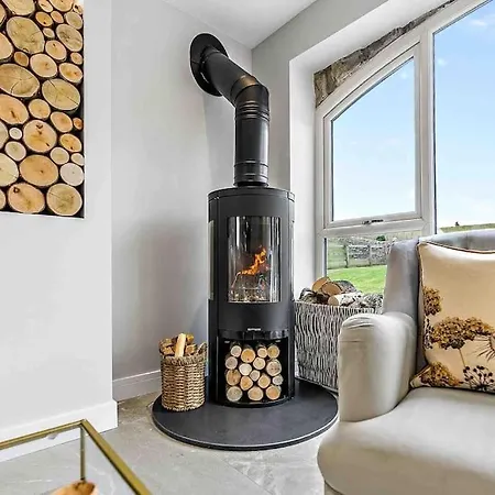 Luxury Barn With Hot Tub & Cinema Room, Nr Skipton *