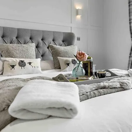 Luxury Barn With Hot Tub & Cinema Room, Nr Skipton بيت للعطل