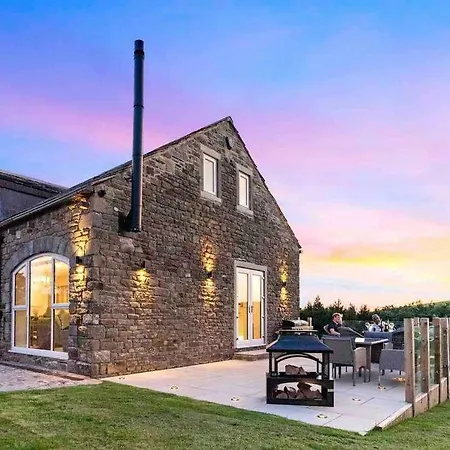 Luxury Barn With Hot Tub & Cinema Room, Nr Skipton بيت للعطل