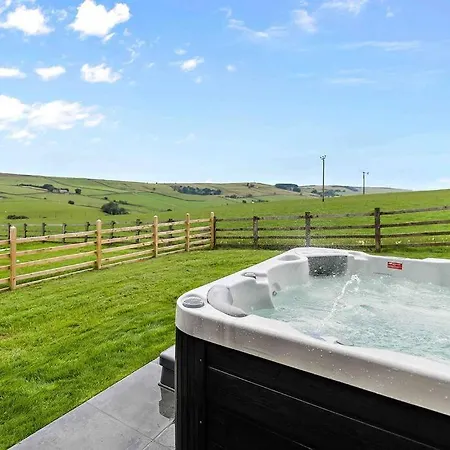 Luxury Barn With Hot Tub & Cinema Room, Nr Skipton Lothersdale