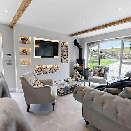 بيت للعطل Luxury Barn With Hot Tub & Cinema Room, Nr Skipton
