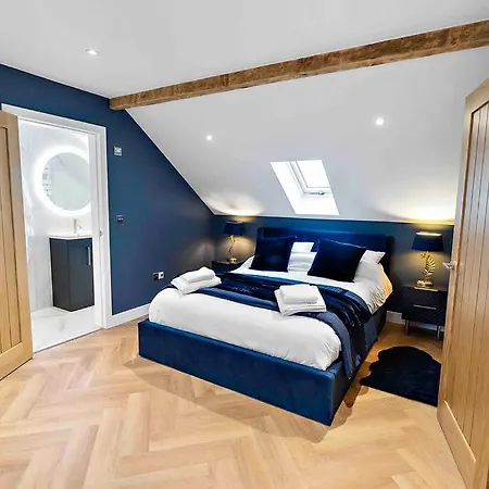 Luxury Barn With Hot Tub & Cinema Room, Nr Skipton بيت للعطل