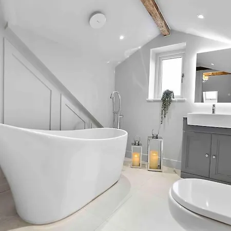 بيت للعطل Luxury Barn With Hot Tub & Cinema Room, Nr Skipton Lothersdale