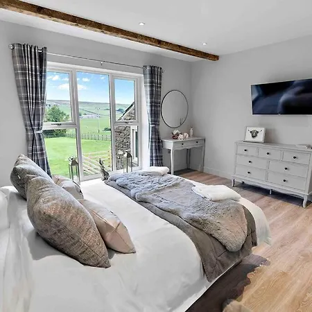 Luxury Barn With Hot Tub & Cinema Room, Nr Skipton بيت للعطل *
