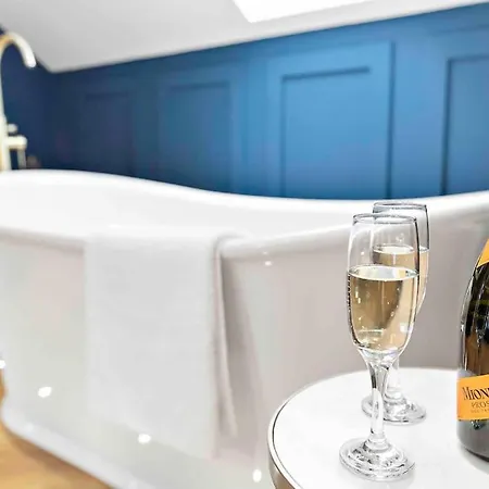 Luxury Barn With Hot Tub & Cinema Room, Nr Skipton Lothersdale