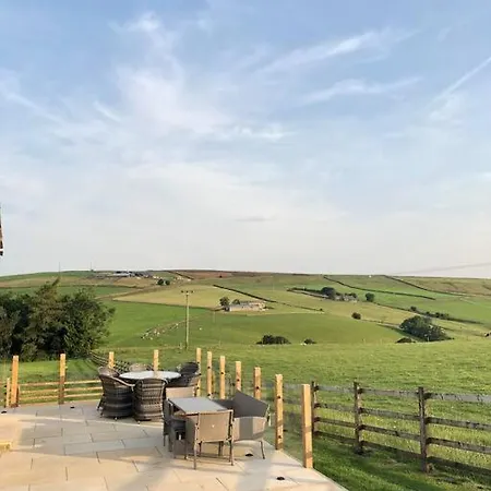 Luxury Barn With Hot Tub & Cinema Room, Nr Skipton * Lothersdale