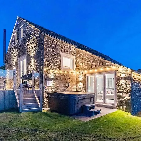 بيت للعطل Luxury Barn With Hot Tub & Cinema Room, Nr Skipton
