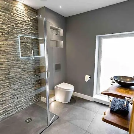 別荘 Luxury Barn With Hot Tub & Cinema Room, Nr Skipton