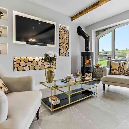 Luxury Barn With Hot Tub & Cinema Room, Nr Skipton 別荘 Lothersdale
