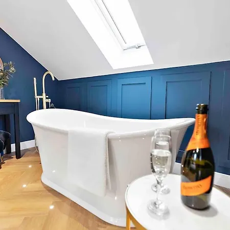 別荘 Luxury Barn With Hot Tub & Cinema Room, Nr Skipton *