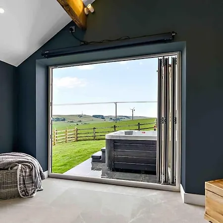 別荘 Luxury Barn With Hot Tub & Cinema Room, Nr Skipton