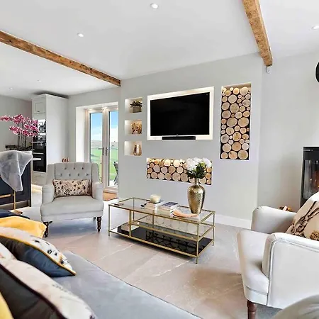 Luxury Barn With Hot Tub & Cinema Room, Nr Skipton * Lothersdale