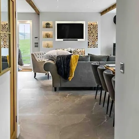Luxury Barn With Hot Tub & Cinema Room, Nr Skipton 別荘 *