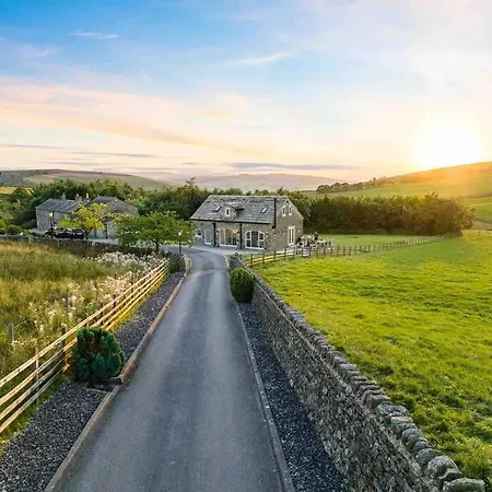 Luxury Barn With Hot Tub & Cinema Room, Nr Skipton 別荘
