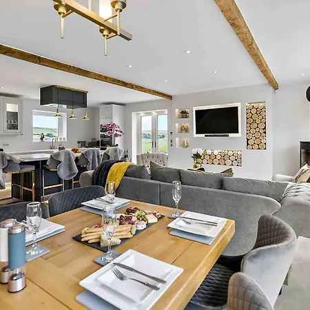 Luxury Barn With Hot Tub & Cinema Room, Nr Skipton Lothersdale